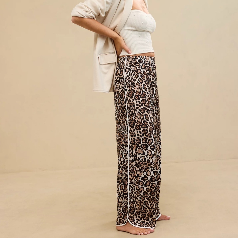 NWT Aerie Cheetah pants with satin piping